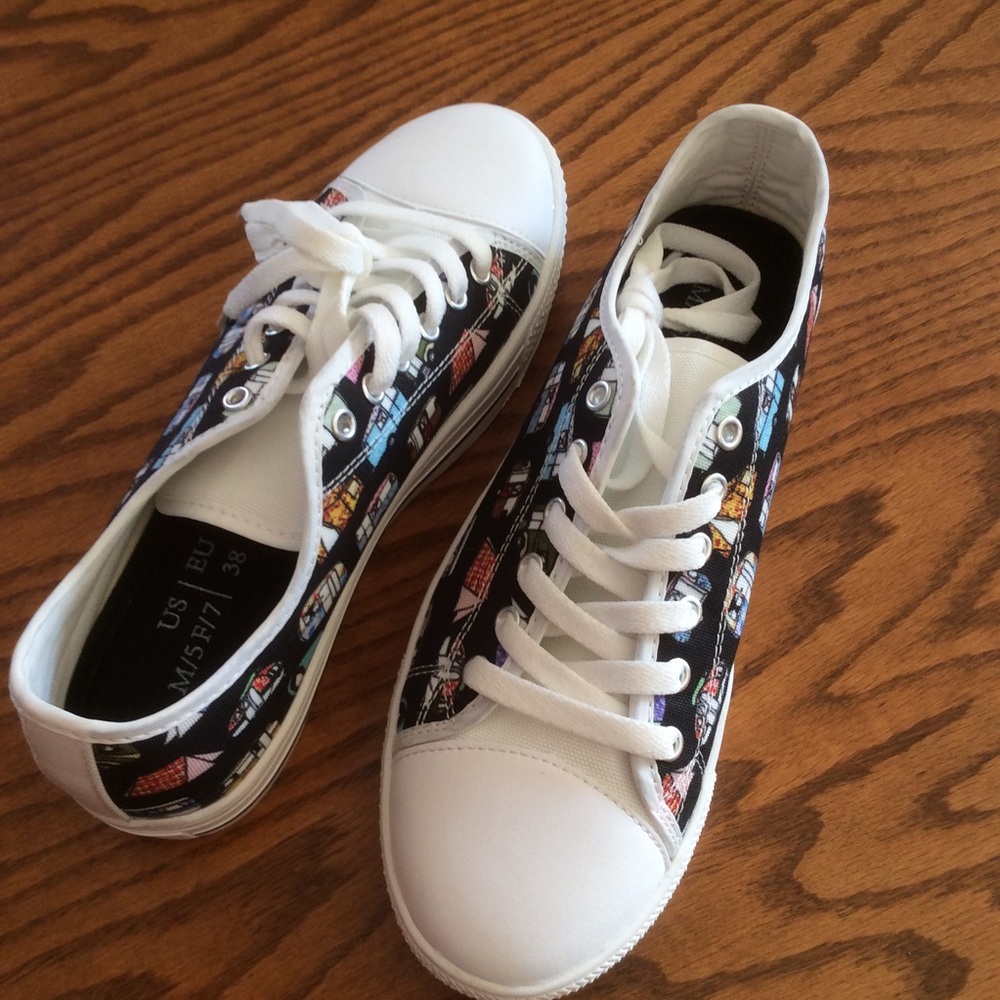 NWOT Camping Women’s Sneakers, Sz 7-7.5 (Euro 38)
